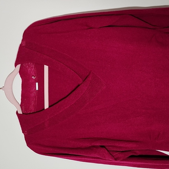 Elie Tahari Fushia 100 Cashmere V Neck Sweater Longline Quiet Luxury Large - Picture 2 of 10